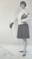 1920s, photo of Nydia dedicated to her fencing master Felix Grav&eacute;